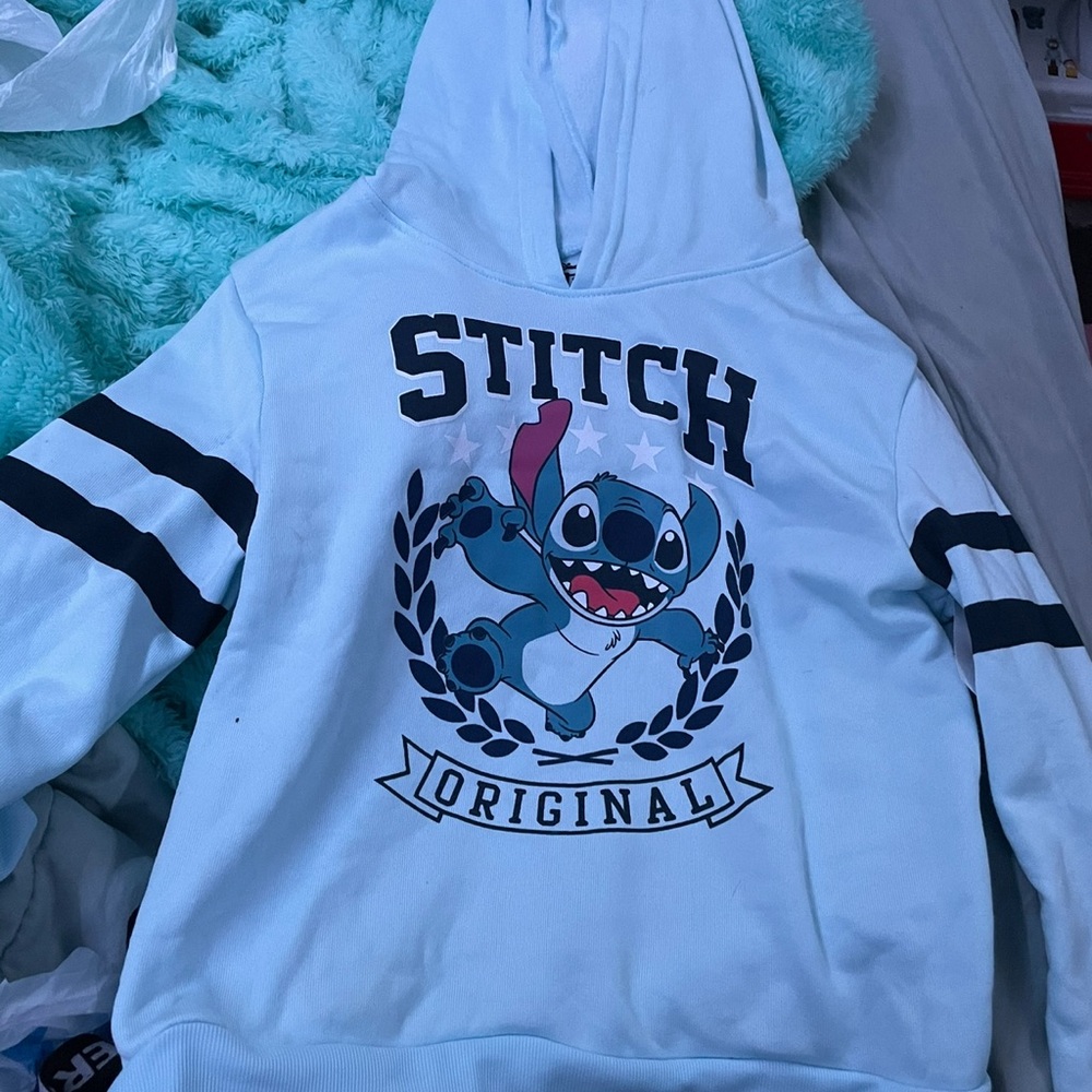 this is a stitch hoodie it’s an xl in kids only been worn once